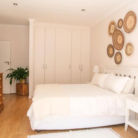 Camps Bay Guest Suite With Private Pool Kapstaden Exteriör bild