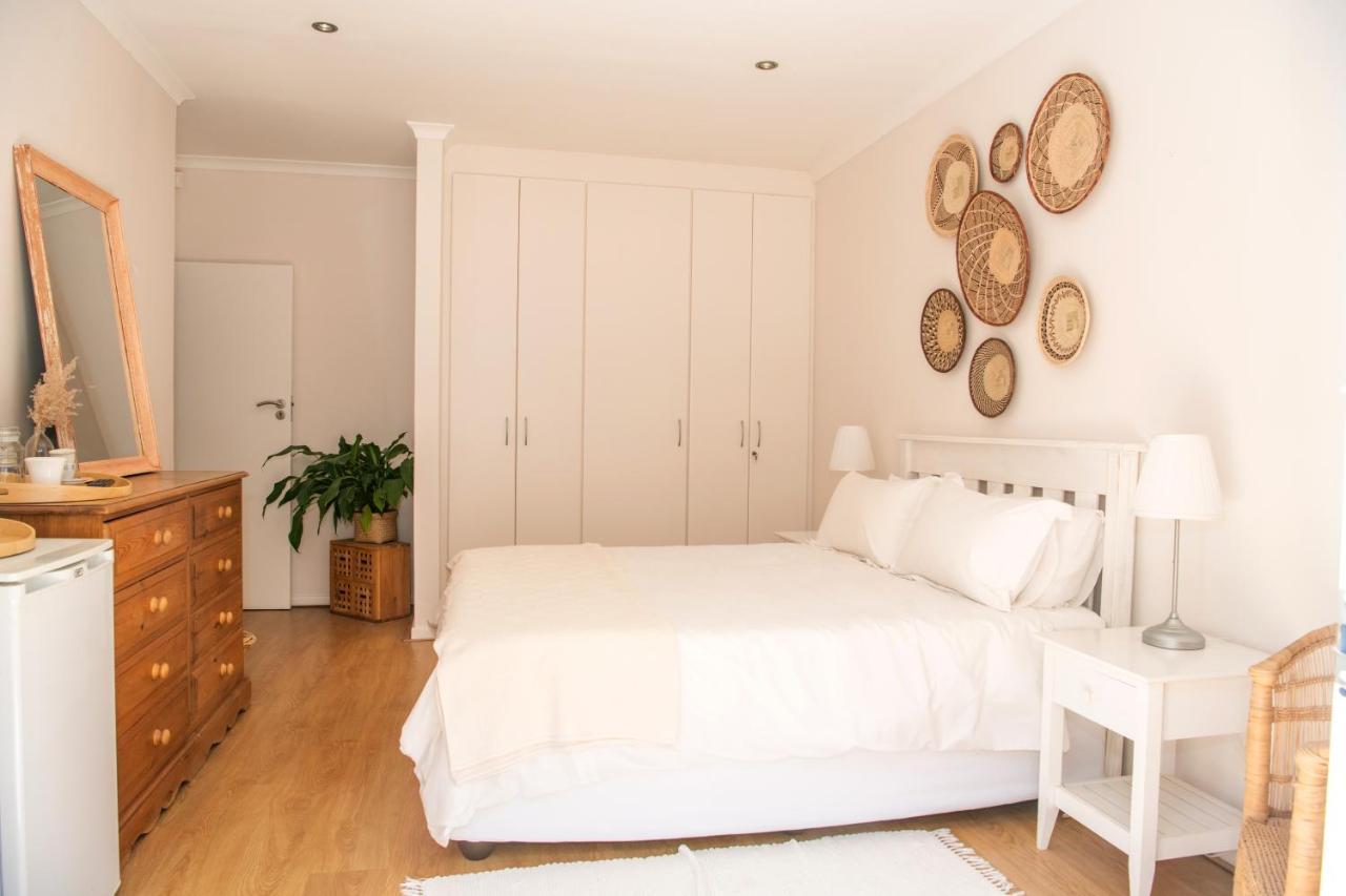 Camps Bay Guest Suite With Private Pool Kapstaden Exteriör bild