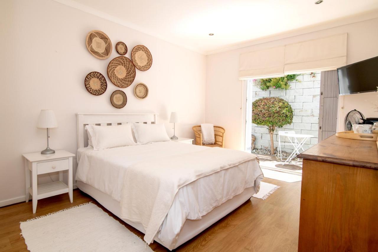 Camps Bay Guest Suite With Private Pool Kapstaden Exteriör bild