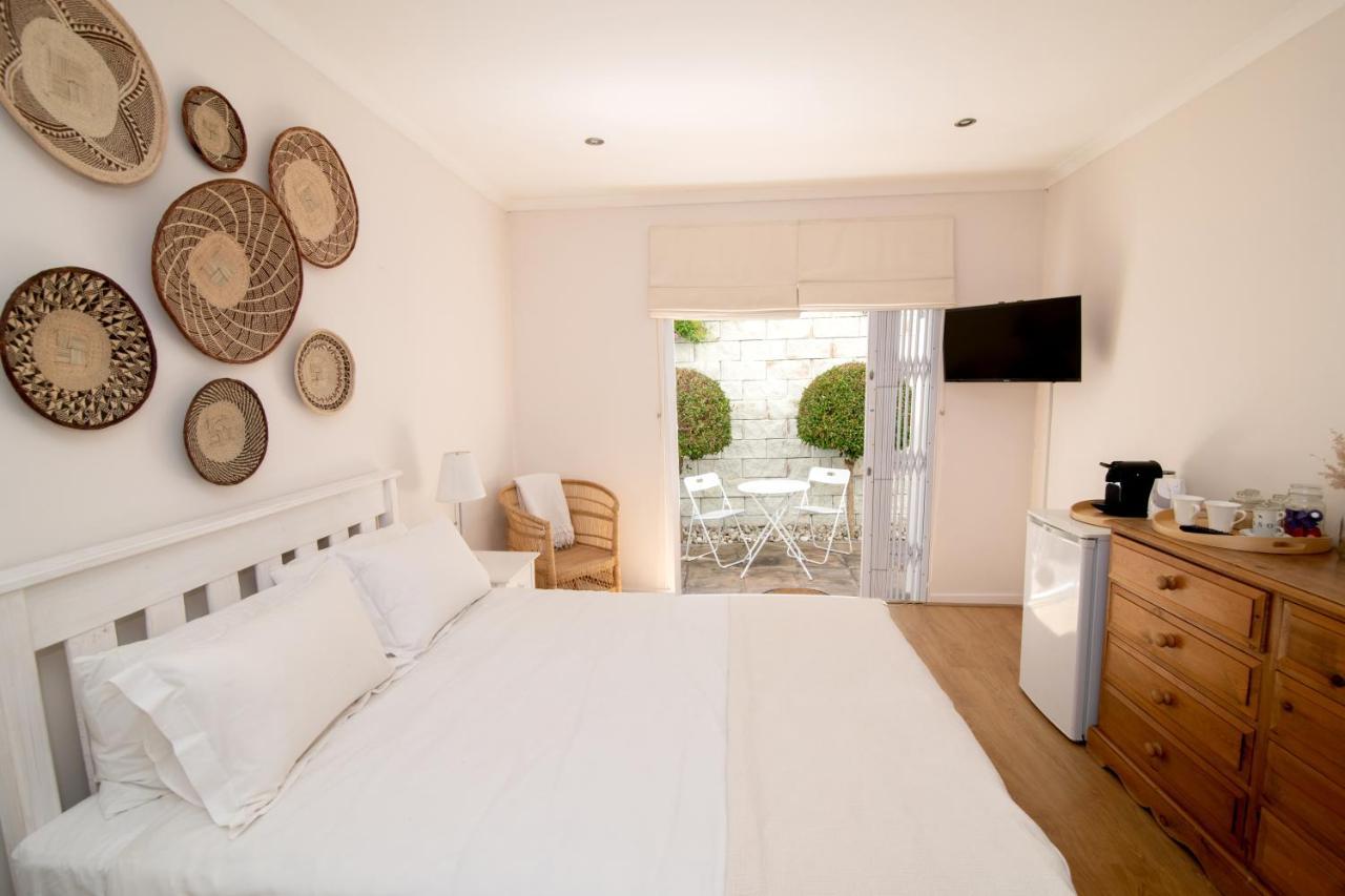 Camps Bay Guest Suite With Private Pool Kapstaden Exteriör bild