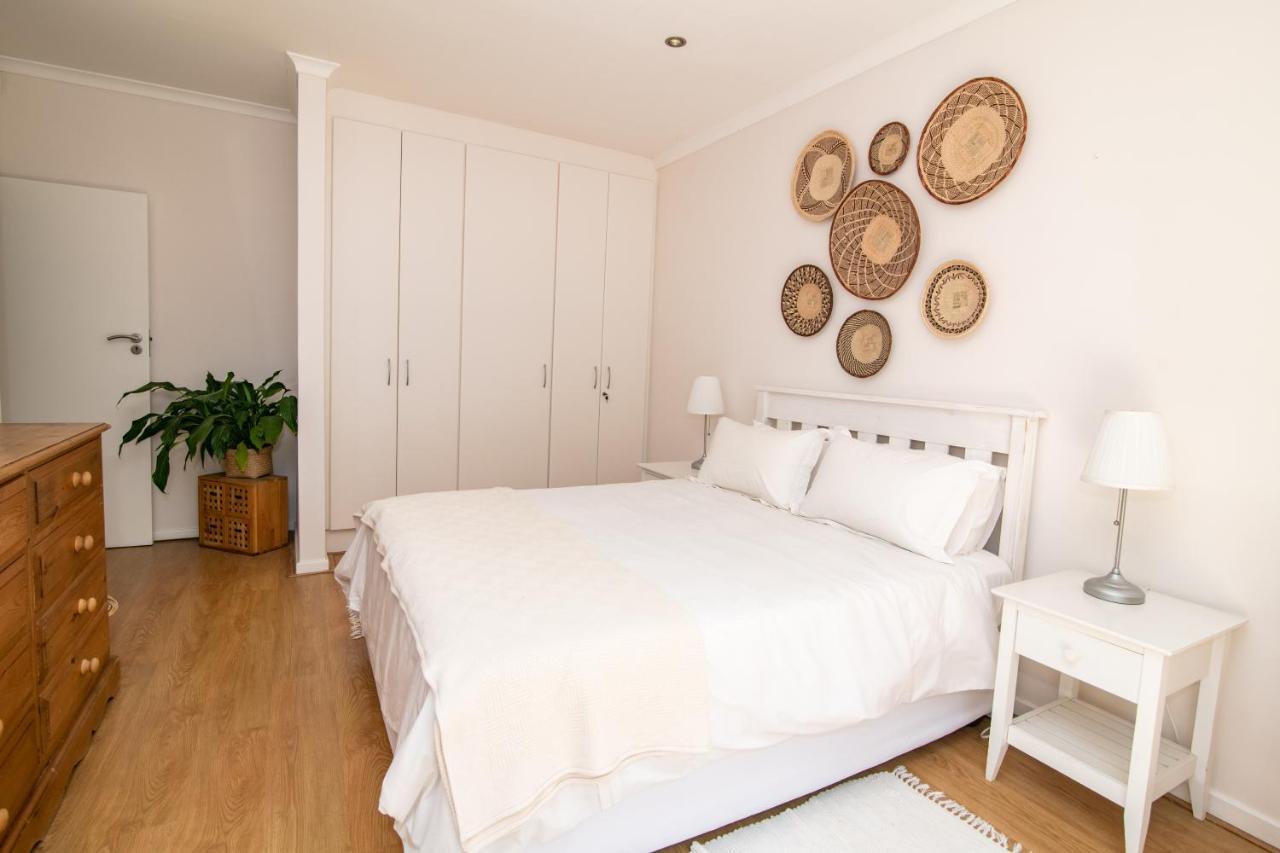 Camps Bay Guest Suite With Private Pool Kapstaden Exteriör bild