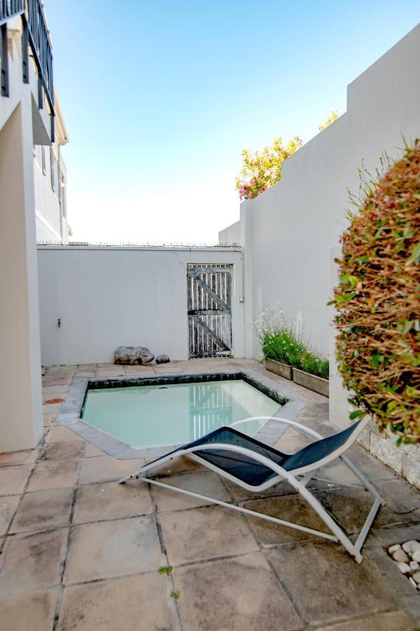 Camps Bay Guest Suite With Private Pool Kapstaden Exteriör bild